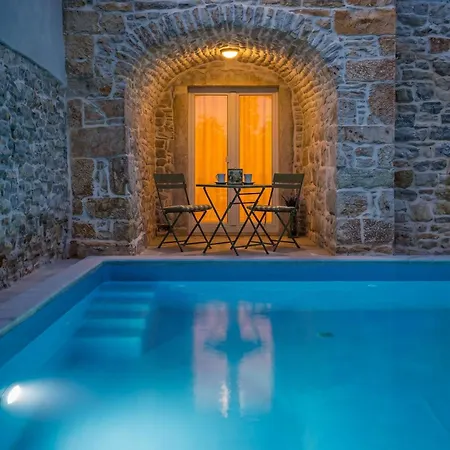Countryside House Mir With Private Pool Сasa de vacaciones