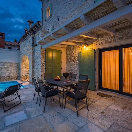 Сasa de vacaciones Countryside House Mir With Private Pool