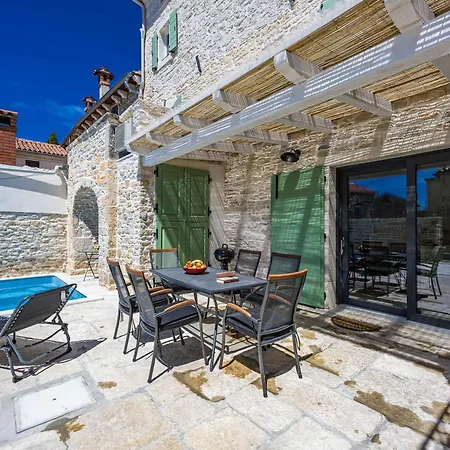 Countryside House Mir With Private Pool Сasa de vacaciones
