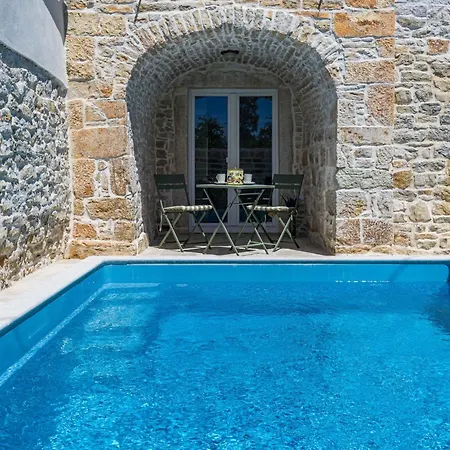 Countryside House Mir With Private Pool Prázdninový dům *